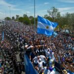 Millions Flood Buenos Aires as Argentina Soccer Team Airlifted in Choppers | USNN World News Millions Flood Buenos Aires as Argentina Soccer Team Airlifted in Choppers