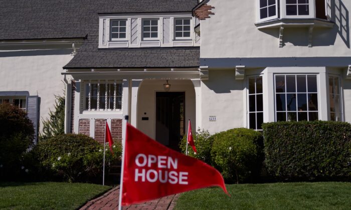 More Than 40 Percent of Americans Expect the Housing Market to Crash Next Year: Survey