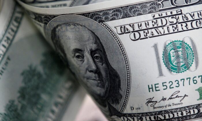 Dollar Creeps Up in Subdued Start to New Year