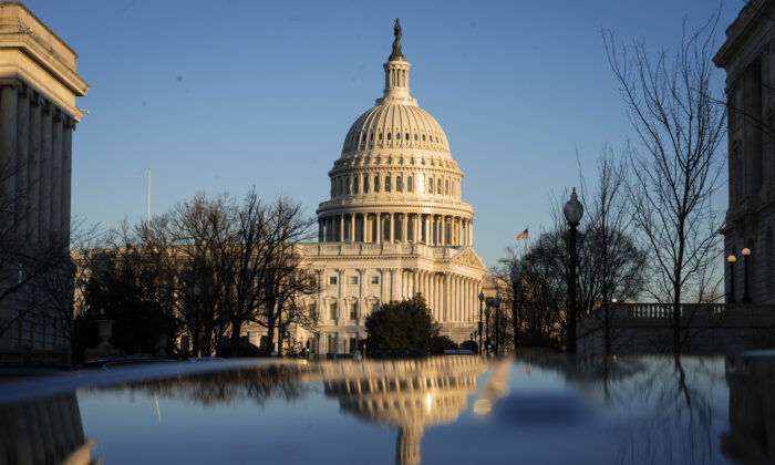 Massive Government Spending Will Exacerbate 2023 Economic Downturn: Analyst