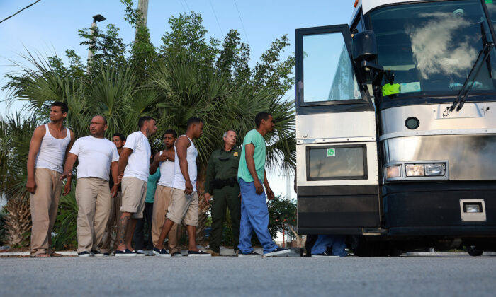 Biden Admin Unveils Most Restrictive Border Control Measure to Date | USNN World News Biden Admin Unveils Most Restrictive Border Control Measure to Date