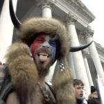 Capitol Police Served as ‘Tour Guides’ for QAnon Shaman on Jan. 6: Tucker Carlson | USNN World News Capitol Police Served as ‘Tour Guides’ for QAnon Shaman on Jan. 6: Tucker Carlson