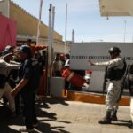 Hundreds of Illegal Immigrants Attempt to Storm Border at Texan Port of Entry | USNN World News Hundreds of Illegal Immigrants Attempt to Storm Border at Texan Port of Entry