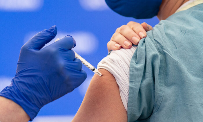 US Appeals Court Blocks COVID-19 Vaccine Mandate for Federal Workers
