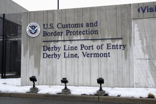 Illegal Immigration Surges at Northern US Border With Help of Americans | USNN World News Illegal Immigration Surges at Northern US Border With Help of Americans | USNN World News
