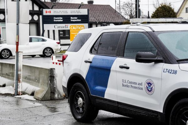 Illegal Immigration Surges at Northern US Border With Help of Americans | USNN World News Illegal Immigration Surges at Northern US Border With Help of Americans | USNN World News