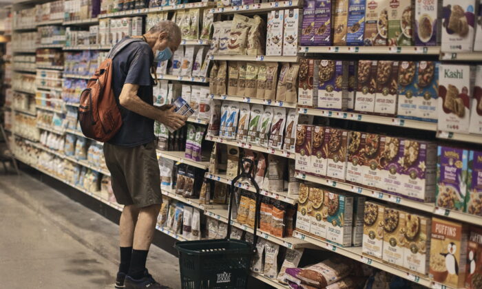 ‘Large Drops’ in American Consumer Confidence as Recession Signal Strengthens
