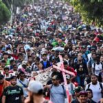 3,000-Strong Migrant Caravan Begins Walking Toward US–Mexico Border | USNN World News 3,000-Strong Migrant Caravan Begins Walking Toward US–Mexico Border