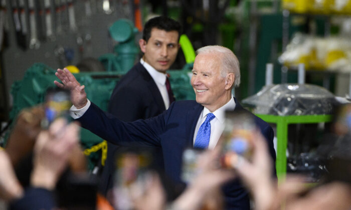 Biden Signs Measure Ending COVID-19 National Emergency