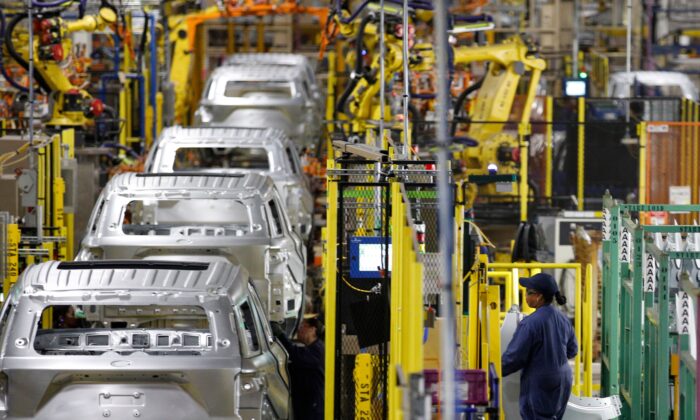 Reshoring US Industry from China Requires Defense-Driven Innovation, Economist Says