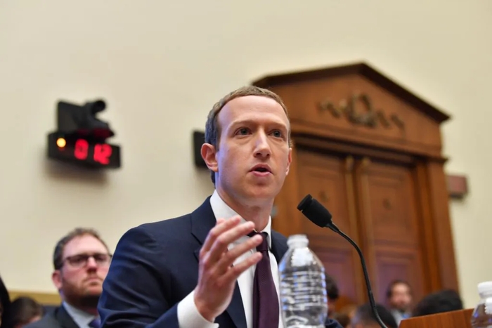 Mark Zuckerberg’s Threads App Sees Exodus of Users