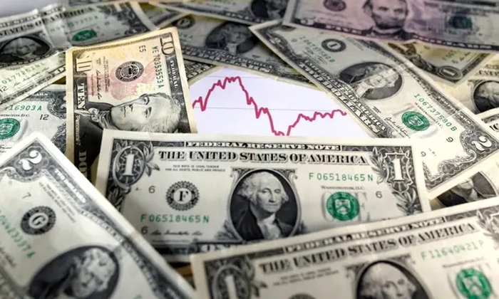 Growing Number of US Banks Tightening Credit Standards for Businesses, Consumers