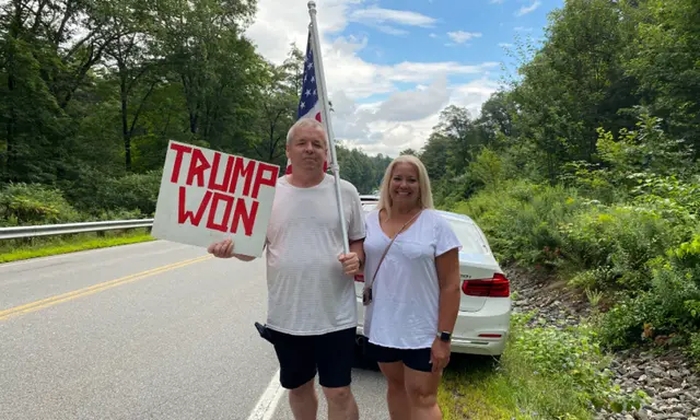 Supporters Flock to Trump's New Hampshire Appearance Amidst Indictments