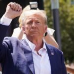 Trump Flies Into Iowa Fair to Scramble DeSantis 2024 Campaign | USNN World News Trump Flies Into Iowa Fair to Scramble DeSantis 2024 Campaign