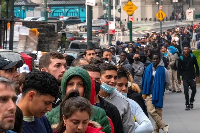 10,000 Illegal Immigrants to Arrive Daily at US Border, Warns Mexican President