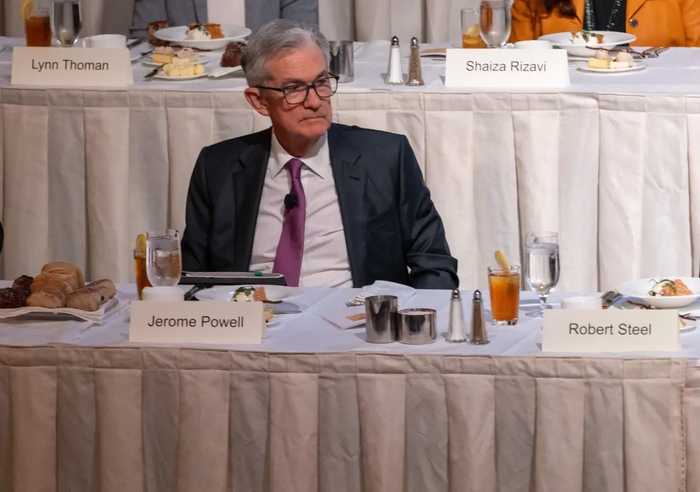 Fed Chair Powell Hints No Rate Hike in November, Leaves Door Open to Tighter Policy