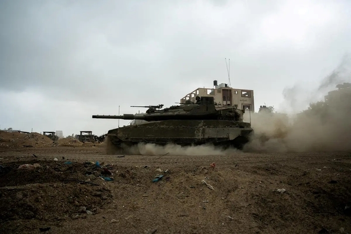 US and Qatari officials have confirmed that Israeli and Hamas forces will pause fighting in the Gaza Strip for two more days past Monday.