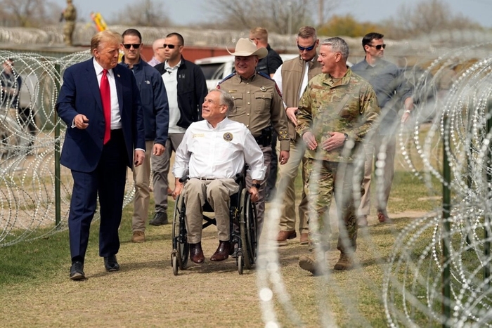 Trump, Biden Face Off in Border Showdown