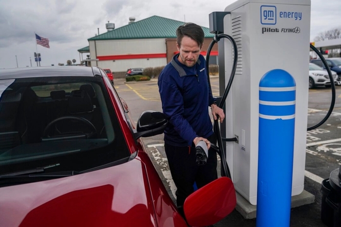 Slow Progress On Biden’s EV Charger Rollout With Just 7 Built So Far | USNN World News Slow Progress On Biden’s EV Charger Rollout With Just 7 Built So Far