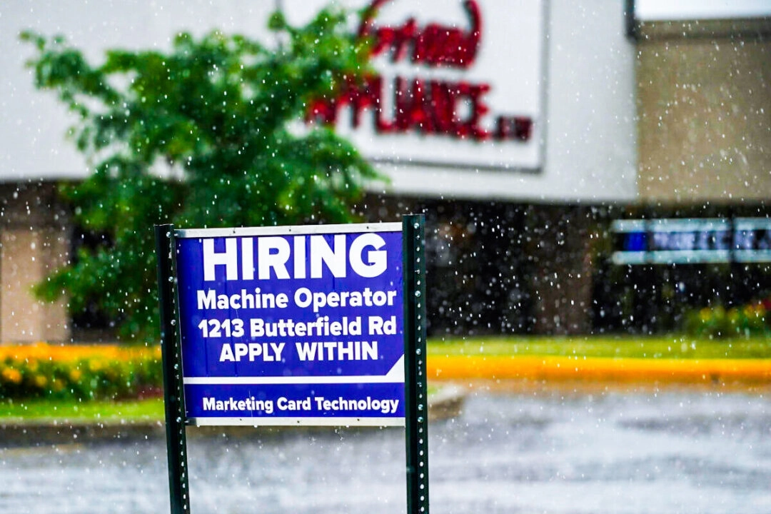 US Weekly Jobless Claims Reach Highest Since August 2023