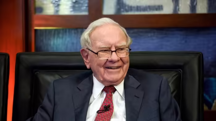 Warren Buffett, Flush With Cash, Also Owns More Treasury Bills Than the Federal Reserve