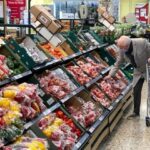 Shop Price Deflation Slows in November Amid Concerns Over ‘End of Falling Inflation’ | USNN World News Shop Price Deflation Slows in November Amid Concerns Over ‘End of Falling Inflation’