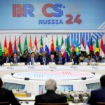 Trump Threatens 100 Percent Tariffs on BRICS Members If They Challenge US Dollar | USNN World News Trump Threatens 100 Percent Tariffs on BRICS Members If They Challenge US Dollar