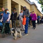 Los Angeles Wildfire Victims Eligible for $770 One-Time Federal Payment | USNN World News Los Angeles Wildfire Victims Eligible for $770 One-Time Federal Payment