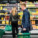 Consumer Confidence Slumps to 4-Year Low | USNN World News Consumer Confidence Slumps to 4-Year Low