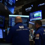 US Stocks Rebound, Led by Large Caps, in Another Volatile Week | USNN World News US Stocks Rebound, Led by Large Caps, in Another Volatile Week