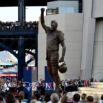 Tom Brady Reacts to Patriots Statue Unveiling at Gillette Stadium | USNN World News Tom Brady Reacts to Patriots Statue Unveiling at Gillette Stadium