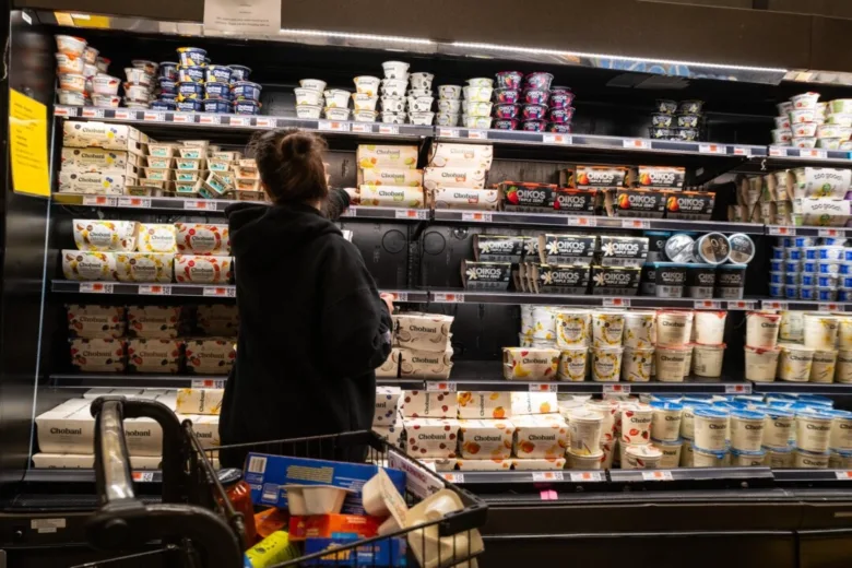 Consumer Spending Slows Amid Labor Market Cooling, Tariff Uncertainty: Fitch
