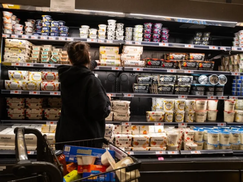 Consumer Spending Slows Amid Labor Market Cooling, Tariff Uncertainty: Fitch