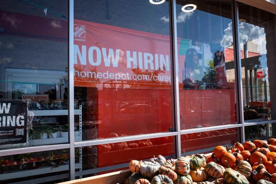 US Job Openings Flat in August as Labor Market Holds Steady