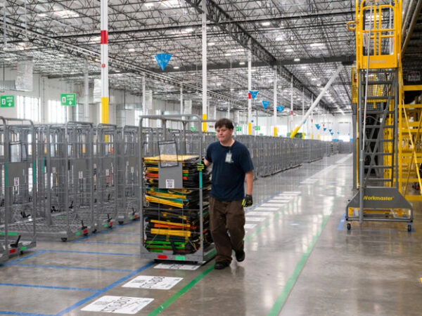 Amazon to Cut 14,000 Corporate Jobs Amid AI Push