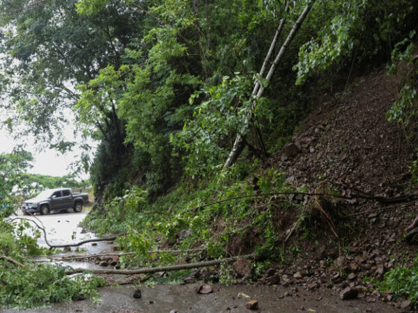 Hurricane Melissa’s Death Toll Climbs to 44, Storm Churns North | USNN World News Hurricane Melissa’s Death Toll Climbs to 44, Storm Churns North