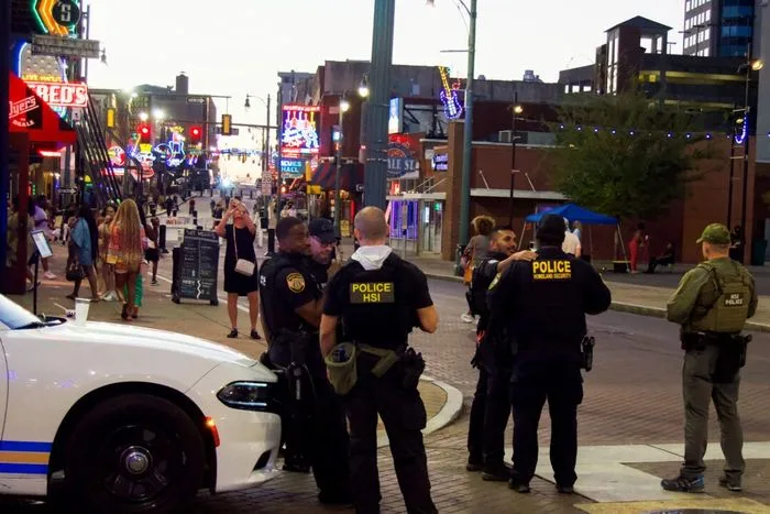 Memphis Residents Welcome Arrival of Federal Agents