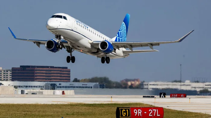 No One Hurt as United Airlines Plane Clips Tail of Another Aircraft in Chicago