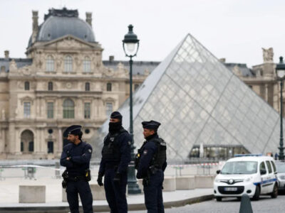 Thieves Rob Priceless Jewels From Louvre Museum in Brazen Daylight Heist