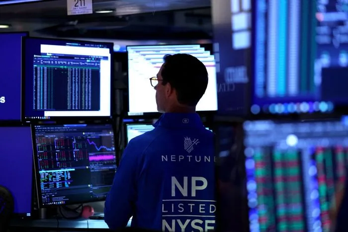Wall Street Review: Stocks Hit New Records Despite Government Shutdown