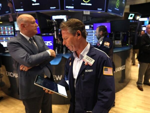 Wall Street Review: Stocks Sell Off Amid Renewed US–China Trade Tensions