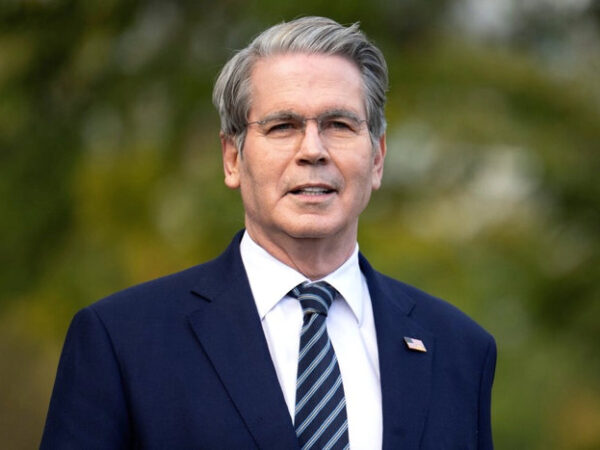 Bessent Suggests US Already in Housing Recession, Calls for Lower Interest Rates