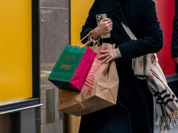 Holiday Retail Sales to Surpass $1 Trillion: Report