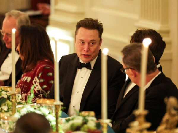 Musk Joins Trump, Saudi Prince at Black-Tie White House Dinner