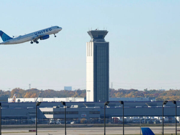 Over 1,000 US Flights Canceled as Government Funding Impasse Continues