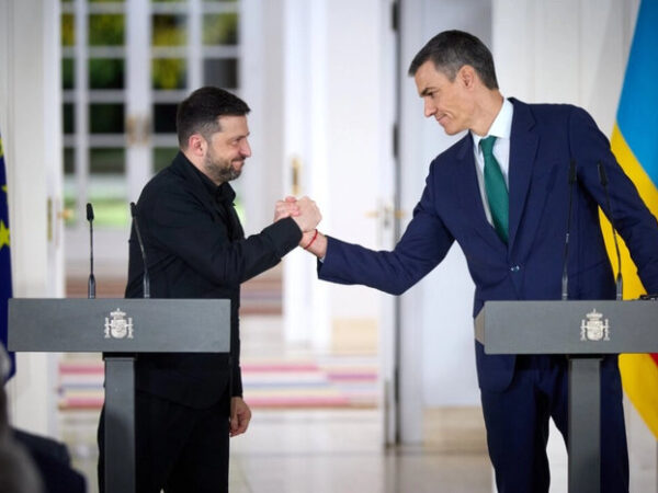 Spain Offers $946 Million in Ukraine Aid Package During Zelenskyy Visit
