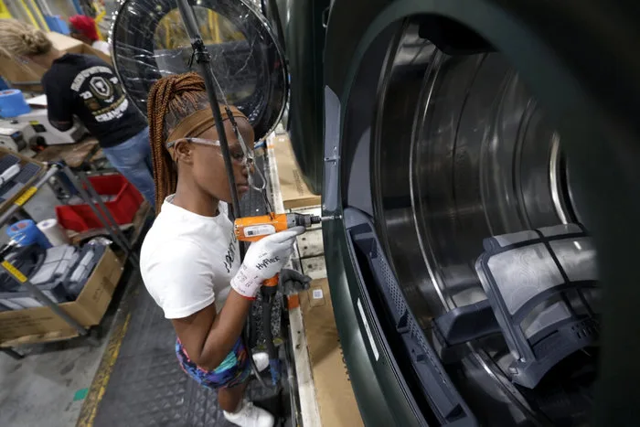 Economists Forecast Stronger US Growth, Lingering Inflation in 2026