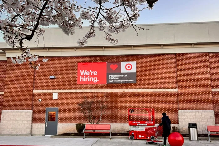 Number of Americans Receiving Unemployment Benefits Falls to 10-Month Low