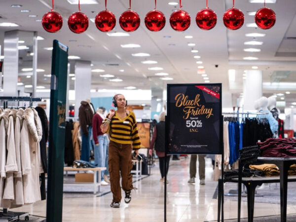 US Economy Expands 4.3 Percent in 3rd Quarter, Topping Expectations