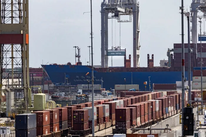US Trade Deficit Unexpectedly Falls to 5-Year Low as Exports Surge